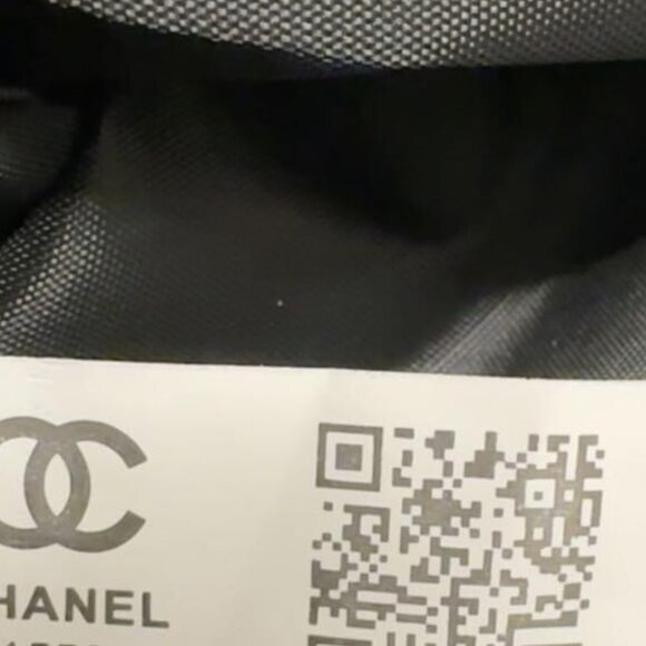 Authentic Licensed CHANEL Cosmetic Travel Bag Set filled with 10 Chanel gifts - Picture 3 of 14